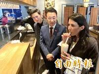 挺台捷克前美女眾議長首嚐珍奶 嬌呼：Bubble Tea good！