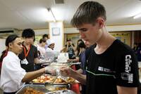 帶5款零食去語言學校掀暴動！她曝：日韓同學都想直接飛台灣