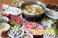 火鍋自助吧出現「1奇怪食材」 網崩潰喊：很想尖叫