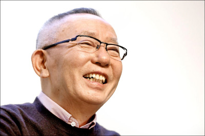中英對照讀新聞》For Uniqlo’s Founder, Conquering America Is Personal 對「優衣庫」創辦人而言，征服美國市場事關個人