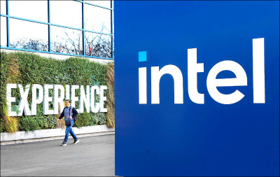 中英對照讀新聞》Intel Suffers Worst Decline in 17 Months After Bleak Forecast 在黯淡的財測後，英特爾股價遭遇17個月以來最大跌幅