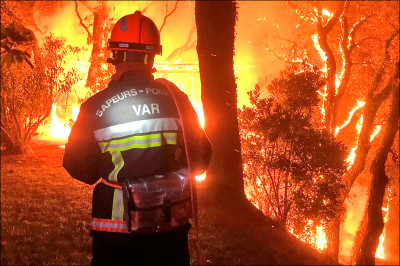 中英對照讀新聞》What in the blazes? French volunteer fireman jailed for starting 7 forest fires到底在搞什麼？法國義消因7起森林縱火案入獄