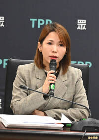 糗大！陳智菡昔批買82套海馬士誇張 民眾黨軍購版本就是買82套