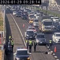 台中大雅土風舞老師遇男子攀談 隨即遭砍8刀、頸部10公分刀傷急救中