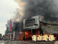 快關窗！台中北屯惡火8店面燒毀濃煙擴散中  市府急發空污警報