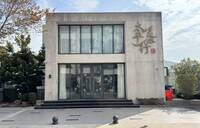 驚悚！台中太平茶行大門遭掃射成蜂窩 17歲少年帶長槍投案