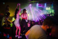 桃園驚傳妹子喝嗨「上空」！夜店急喊勿傳錄影 網傻：全世界都知道了