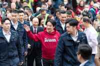 賴清德、蕭美琴走春戰袍超吸睛 冠軍紅尬戰貓綠藏台灣精神