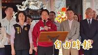 賴清德苗栗參香扮財神爺發1元福袋 盼鄉親賺大錢