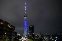 日本東京晴空塔「電梯急速下墜」 至少15人受困