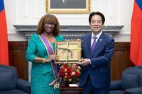 贈勳聖文森首任駐台大使 賴清德：台聖相互扶持、持續前行