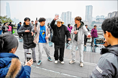 中英對照讀新聞》Viral ’Chinese Trump’ wins laughs on both sides of Pacific 「中國川普」爆紅，太平洋兩岸笑聲不斷