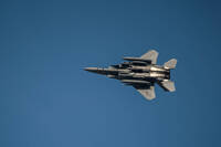 美軍要幹大事了？ 美國民眾目睹多架F-35、F-15E升空馳援中東