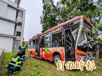 肇事車現況曝！杉林溪巴士墜谷1死7傷 運安會聯手警方勘驗