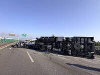 國2連環追撞車禍塞爆  6車撞成一團已救出6人