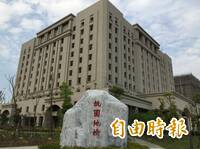 男子超商偷啤酒又亮刀  桃檢準強盜罪嫌起訴