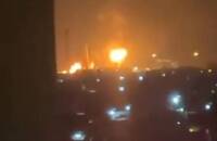 烏克蘭無人機攻擊俄羅斯邊境 煉油廠起火畫面曝