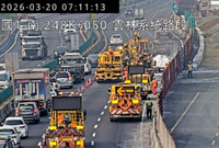 國1大林段拖板車起火！火勢猛烈一度全線封閉 車流回堵