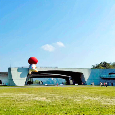 9公尺紅髮小女孩 向山成最萌打卡勝地