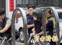 獨家》他已殺紅眼 ！挺身阻雙刀情殺反遭砍 正義哥還原「這幕」