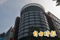 台中新光三越驚傳疑男店員昏倒  無呼吸心跳送醫搶救