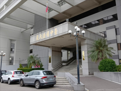 毒煙滿屋彷彿住「毒氣室」／吸毒害5歲娃染毒 母判9月