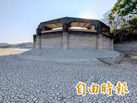 日月潭水情保衛戰！ 久旱潭底龜裂「神秘黑洞」全都露
