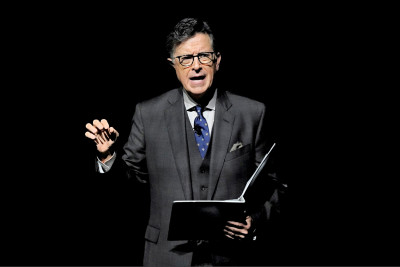 中英對照讀新聞》Colbert to co‑write new ‘Lord of the Rings’ film after late-night show ends柯貝爾將在深夜秀落幕後 共同創作新「魔戒」電影