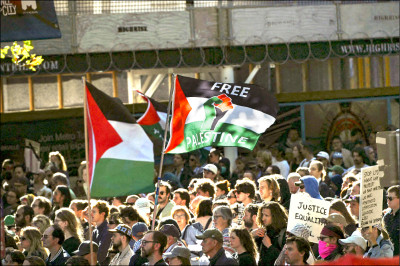 中英對照讀新聞》Protests dog Israeli president’s last day in Australia以色列總統訪問澳洲的最後一天 抗議如影隨形