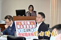 李貞秀質詢續唱獨角戲 劉世芳站備詢台不答話