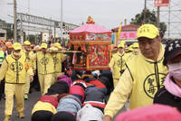 香燈腳注意！隨媽祖進香遶境2大禁忌 穿破褲恐「漏財」