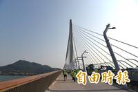 淡江大橋原始設計團隊登橋參訪 盛讚「還原度接近100％」