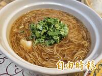 買麵線「1舉動」秒被認出非鹿港人 店員秀正港吃法台中人傻眼