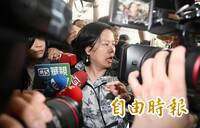 又「賴」給「清德」！李貞秀出席民眾黨中評會 支持者手寫標語抗議