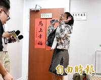 時尚惡魔？李貞秀回立院打包 穿迪奧外套、DVF連身裙、拎愛馬仕包......