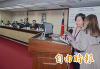 再槓陳智菡！ 李貞秀質疑「咬耳朵」事件早有預謀