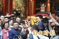 大甲媽起駕插曲！「千里眼」神像不慎墜地 民俗學家楊登嵙這樣說