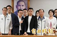 不甩蕭敬嚴初選勝出！何元楷立院謝票逾20名藍委站台喊「支持正藍軍」