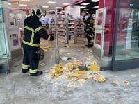 借充電被拒惱羞成怒 男竟在寶雅門口燒金紙