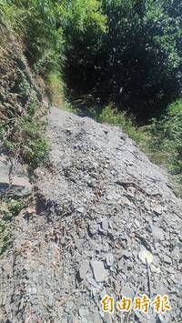 八通關古道父子斷崖 67歲男摔落50公尺邊坡幸運獲救
