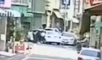 黑白切少東為小弟遭斷手腳筋！騎車遭2車夾擊撞飛 被押凌虐2小時