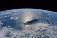 太空照揭護國神山「斬颱刀」現形！網驚喊：難怪颱風被切爛