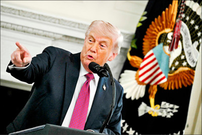 中英對照讀新聞》Trump issues foul-mouthed threat to strike Iran 川普爆粗口威脅打擊伊朗