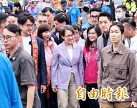 沈伯洋剪頭髮拜廟 同台蔣萬安兩人互動曝