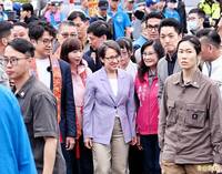 難得同台沈伯洋！ 周軒曝蔣萬安反應「怪怪的」：令人疑惑