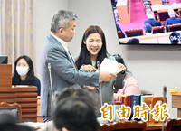 軍購協商「提前」散會原因曝！徐巧芯拋8000億 遭傅崐萁拒絕