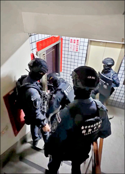洗錢54億》抄博弈洗錢集團 逮25人9羈押