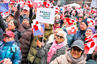 中英對照讀新聞》‘Make America Go Away’ Caps Surge in Popularity 「讓美國滾蛋」棒球帽人氣激增