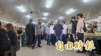女大生現身靈堂道歉！女警未婚夫情緒潰堤問女大生父：你不用講話嗎？