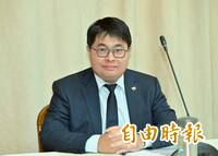 軍購爭議變黨紀之戰 黃帝穎：鄭麗文窮得只剩下舔共與黨紀